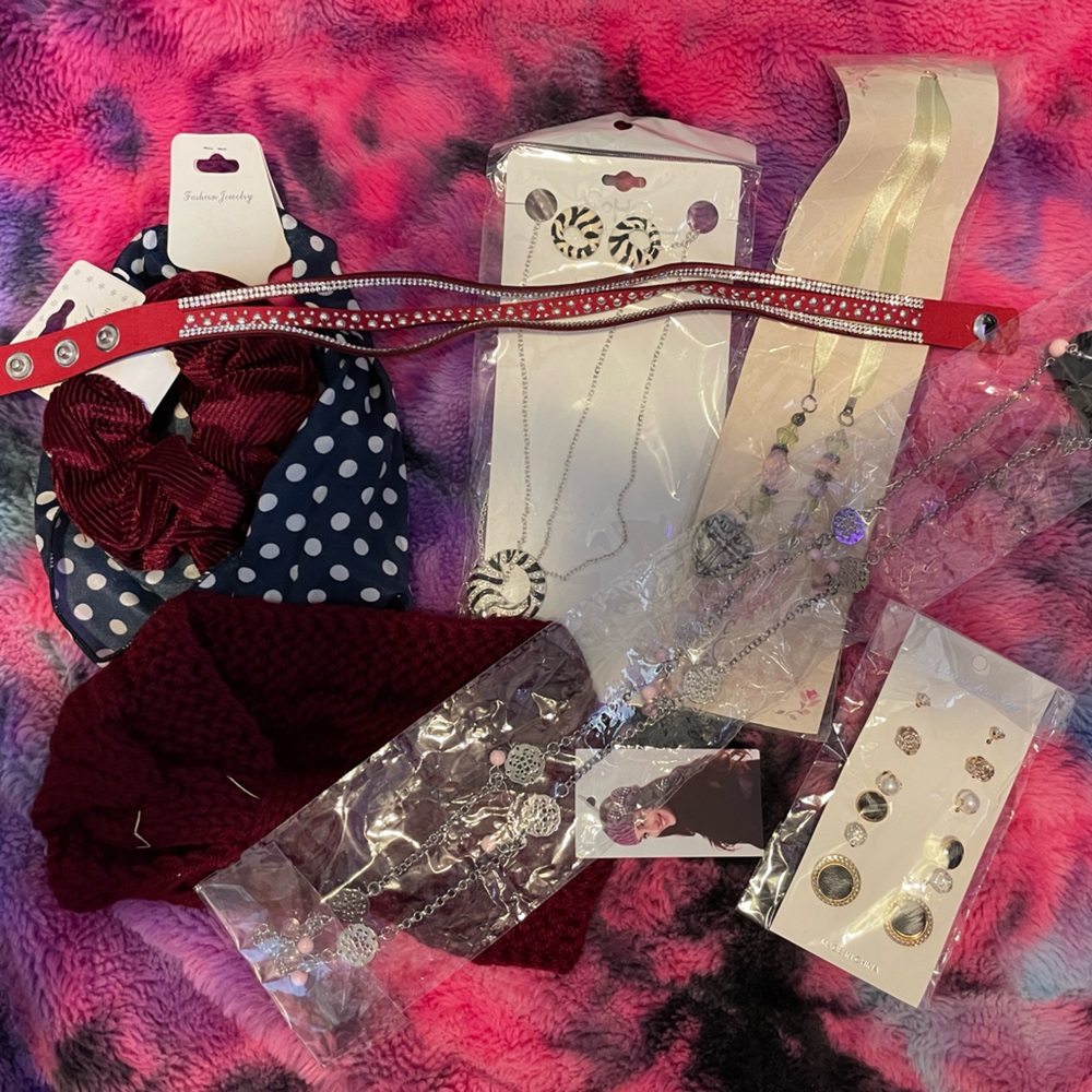 Jewelry and hair lot